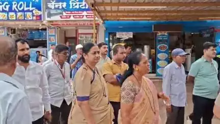 नाशिक: पाथर्डी फाटा ते पाथर्डी गाव रस्त्यावरील अतिक्रमण मनपाने हटवले; स्थानिक रहिवाशांकडून मोहिमेचे स्वागत