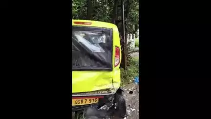 തൃശൂർ: അമല ചീരംകുഴി ക്ഷേത്രത്തിന് സമീപം കാറും ഓട്ടോ ടാക്സിയും കൂട്ടിയിടിച്ച് അപകടം, വാഹനങ്ങൾക്ക് കേടുപാട്