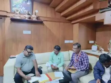 ರಾಣೇಬೆನ್ನೂರು: ನಗರದಲ್ಲಿ ತೋಟಗಾರಿಕಾ ಅಧಿಕಾರಿಗಳೊಂದಿಗೆ ಶಾಸಕ ಪ್ರಕಾಶ ಕೋಳಿವಾಡ ಸಭೆ