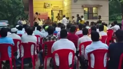 ಸಿಂದಗಿ: ಮೊಹರಂ ಹಬ್ಬ ಹಿನ್ನೆಲೆ ಮೋರಟಗಿ ಪೊಲೀಸ್ ಠಾಣೆಯಲ್ಲಿ ಹಿಂದೂ-ಮುಸ್ಲಿಂ ಮುಖಂಡರೊಂದಿಗೆ ಶಾಂತಿ ಸಭೆ
