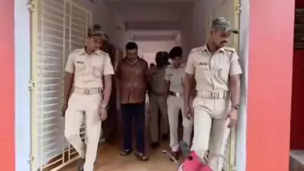 ଖଲ୍ଲିକୋଟ୍: ସୋସିଆଲ ମିଡ଼ିଆରେ ଅପ ପ୍ରଚାର ଅଭିଯୋଗରେ ଭୁବନେଶ୍ୱରରୁ ଜଣେ ବ୍ୟକ୍ତିକୁ ଗିରଫ ପରେ କୋର୍ଟ ଚାଲାଣ କଲା ପୋଲିସ