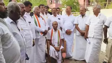 பாளையங்கோட்டை: ரயில்வே நிர்வாகத்தை கண்டித்து காங்கிரஸ் சார்பில் போராட்டம் நடத்தப்படும்- என்ஜிஓ காலனி முகாம் அலுவலகத்தில் MP பேட்டி
