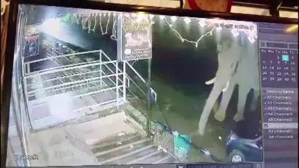 ഉടുമ്പൻചോല: ചിന്നക്കനാലിലെ ജനവാസ മേഖലയിൽ ഭീതി പരത്തി ചക്കകൊമ്പൻ, സി.സി.ടി.വി ദൃശ്യം പുറത്ത്