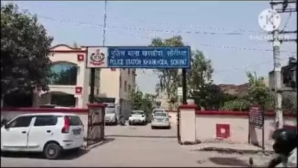 खरखौदा: रोहणा गांव में युवक ने 3 पिता-पुत्रों पर घर के बाहर झगड़ा करने और गोली चलाने का लगाया आरोप