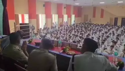 বারাবনী: আসানসোল DAV স্কুলে ট্র্যাফিক নিয়ম নিয়ে পড়ুয়াদের দেওয়া হল সচেতনতা বার্তা, উপস্থিত ACP ট্র্যাফিক