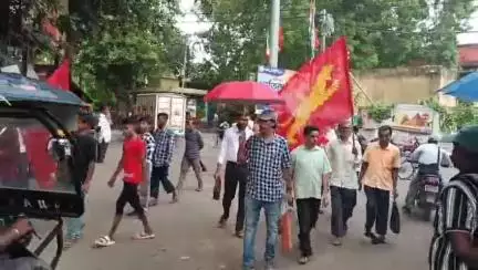 মুর্শিদাবাদ জিয়াগঞ্জ: স্মার্ট মিটারের প্রতিবাদ সহ একাধিক ইশু নিয়ে লালবাগ মহকুমায় পালিত হল বামপন্থী গণসংগঠনগুলির সাধারণ ধর্মঘট কর্মসূচি