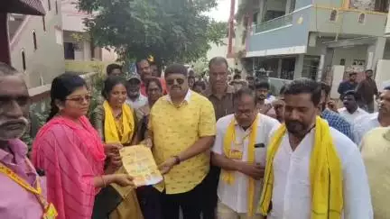 దొడ్డిపల్లిలో ఇంటింటికి తిరిగి ప్రభుత్వం అందిస్తున్న సంక్షేమ పథకాలు, అభివృద్ధిని వివరించిన ఎమ్మెల్యే గురజాల జగన్మోహన్
