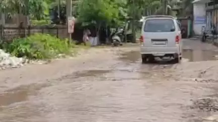 করিমগঞ্জ: ফকিরাবাজার থেকে নিলামবাজার রোড সংস্কারের দাবিতে বৃহস্পতিবার আন্দোলনে নামবে আমসু ,জানালেন আমসু'র কার্যকর্তারা