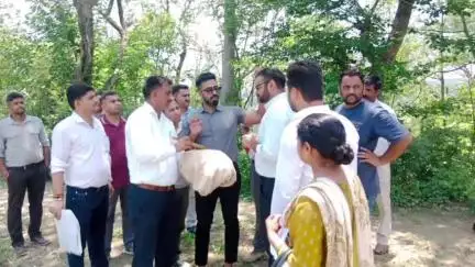 अम्ब: बेहड़ जसवां स्कूल में लगेंगी केंद्रीय विद्यालय नंदपुर की कक्षाएं, डीसी ने व्यवस्थाओं का लिया जायजा
