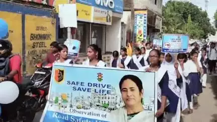 গোয়ালপোখর ২: কানকি বাসস্ট্যান্ড এলাকায় সেফ ড্রাইভ সেভ লাইফ কর্মসূচি নিয়ে আয়োজিত মিছিল, উপস্থিত বিধায়ক সহ অন্যরা