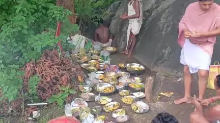 বলরামপুর: কৃষি কাজের সূচনার পূর্বে তেঁতলো গ্রামে আয়োজিত মা ডুঙরিসিনির পুজো