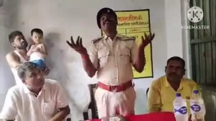 साहिबगंज: छोटी कोदरजन्ना स्थित मदरसे में मोहर्रम पर्व को लेकर मुफस्सिल थाना प्रभारी ने ग्रामीणों के साथ की बैठक