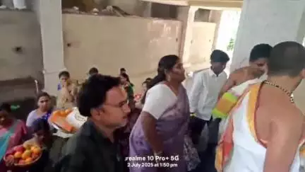 లోవ క్షేత్రానికి చీర సారే, పిండి వంటకాలు సమర్పించిన ద్రాక్షారామం దివ్య క్షేత్రం దేవదాయ శాఖ సహాయక కమిషనర్ దుర్గాభవాని