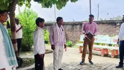 मुहम्मदाबाद: जखनिया के जमसडा गांव पहुंची प्रशासनिक जांच टीम, 17 विभिन्न विकास कार्यों की की गई गहन जांच
