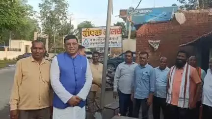 सिमरिया: विधायक उज्जवल दास पहुंचे सिमरिया, कार्यकर्ताओं से मिलकर क्षेत्र की समस्याओं से अवगत हुए