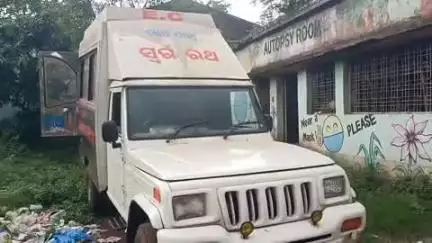 ଚମ୍ପୁଆ: ଦଲପାହାଡରେ ପରିତ୍ୟକ୍ତ ଖଣିରେ ଅତଡା ଖସି ୩ ଯୁବକ ମୃତ, ବଡବିଲ ମେଡିକାଲରେ ହେଲା ଶବ ବ୍ୟବଚ୍ଛେଦ