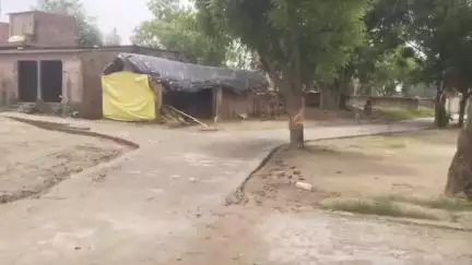 बीकापुर: महिला की शिकायत पर एसडीएम के निर्देश पर सवरधीर गांव में लगभग 25 वर्ष पूर्व से बाधित मार्ग पर हुआ इंटरलॉकिंग कार्य