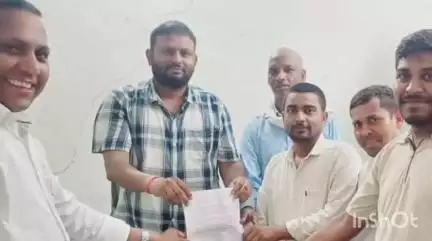 चितरंगी: ब्लॉक कांग्रेस कमेटी अध्यक्ष सरई ने मुख्यमंत्री से मिलने के लिए तहसीलदार सरई को सौंपा ज्ञापन