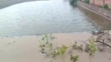 श्रीविजयनगर 3 जेकेएम में बारिश का पानी वाटर वर्क्स की डिग्गी में गिरा, ग्रामीणों में आक्रोश