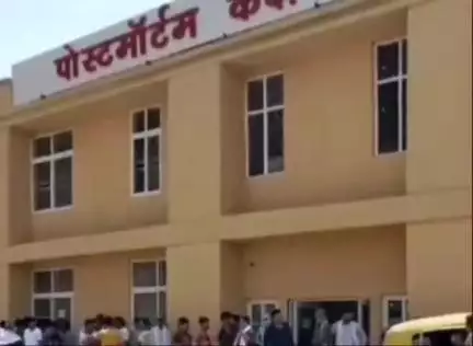 चीनोर: मोहना में अज्ञात वाहन ने युवक को टक्कर मारी, मौके पर ही मौत