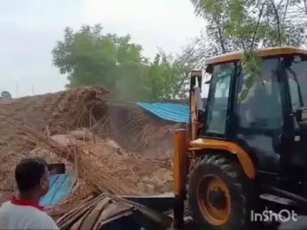 बारां: चूरू: मझियारी जोधी गांव में प्रशासन ने की बड़ी कार्रवाई, सड़क पर बनी अवैध झोपड़ियों को किया ध्वस्त