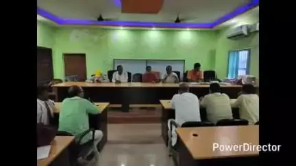 बरारी: प्रखंड सभागार में विशेष गहन पुनरीक्षण के मद्देनज़र जनप्रतिनिधियों के साथ बैठक आयोजित