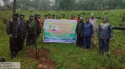 ରାୟଗଡା: ମୁନିଗୁଡା ଡିଗ୍ରୀ କଲେଜ ପରିସରରେ ଓ ଗଙ୍ଗରପଡା ଗ୍ରାମରେ ସ୍ଥାନୀୟ ବନ ବିଭାଗ ପକ୍ଷରୁ ବନ ମହୋତ୍ସବ ସପ୍ତାହ ପାଳିତ