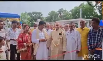 परैया: कपासिया में पूर्व मंत्री ने जय माँ विंध्यवासिनी फ्यूल जंक्शन का उद्घाटन किया, मुखिया संघ प्रखंड अध्यक्ष रहे उपस्थित