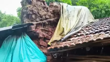 ପଟ୍ଟାଙ୍ଗୀ: ଲଗାଣ ବର୍ଷା ଯୋଗୁଁ ପଟାଙ୍ଗି ନିର୍ବାଚନ ମଣ୍ଡଳୀ ଦୁଧାରୀ ଗ୍ରାମପଞ୍ଚାୟତର ବିଭିନ୍ନ ଗ୍ରାମରେ ଭାଙ୍ଗିଲା ଘର, ପହଞ୍ଚିଲେ ବ୍ଳକ୍ ପ୍ରଶାସନ
