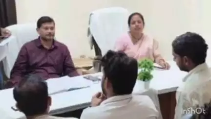 सिराथू: सिराथू के दारानगर नगर पंचायत कार्यालय में मासिक बैठक में बाजार में सार्वजनिक शौचालय बनवाने का मुद्दा उठा