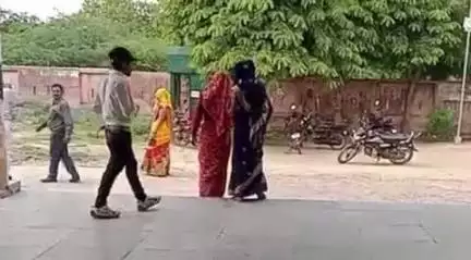 सिकंदरा: लौवा गांव में पति-पत्नी की फोन पर कहासुनी के बाद महिला ने खाया जहरीला पदार्थ, हालत बिगड़ने पर सीएचसी में उपचार शुरू