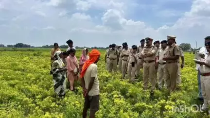जहानाबाद: शर्म गांव में पूर्व आईएएस अधिकारियों और सपाकस पार्टी के नेताओं का आगमन, कई गणमान्य लोग रहे मौजूद