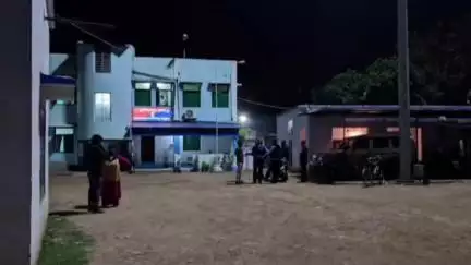 মুর্শিদাবাদ জিয়াগঞ্জ: সাধারণ নিরাপত্তা ও চোরাচালান কারবারীদেরকে রুখতে অভিনব উদ্যোগে 
মুর্শিদাবাদ থানার পুলিশ