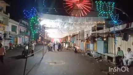 विदिशा नगर: बुधवार रात 8 बजे तक विदिशा शहर में विभिन्न पंडालों में सजी सवारियां, शहर में लगभग 55 सवारियां खड़ी की गईं