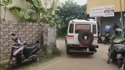 மாதவரம்: குழல் பகுதியில் தந்தை மற்றும் இரண்டு மகன்கள் தூங்கிக் கொண்டு இருந்த போது  ஜெனரேட்டிலிருந்து வெளியேறிய கார்பன் மூலம் உயிரிழந்தனர்