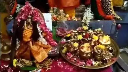 திருவொற்றியூர்: காலடிப்பேட்டை தில்லை நகர் பகுதியில் உள்ள கங்கை அம்மன் ஆலயத்தில் ஸ்ரீ வாராஹி அம்மனுக்கு ஆசாட நவராத்திரி விழா நடைபெற்றது