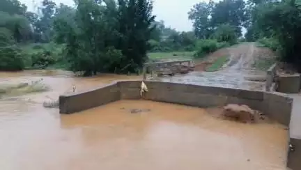 ଗୋବିନ୍ଦପୁର: ଲଗାଣ ବର୍ଷା ରେ ଧୋଇଗଲା କହପାଣି ଓରାମ ପଡ଼ା ପୋଲ ଓ ରାସ୍ତା, ଯାତାୟାତ ଠପ୍
