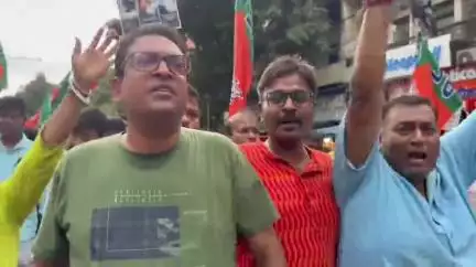 বারুইপুর: আইন কলেজের ছাত্রীক ধর্ষণের প্রতিবাদে রাসবিহারী থেকে কসবা পর্যন্ত প্রতিবাদ মিছিলে উপস্থিত ছিলেন বারুইপুরের বিজেপি কর্মীরা