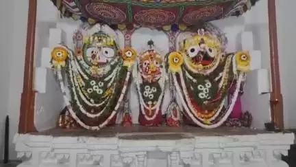 ଖଲ୍ଲିକୋଟ୍: ଶ୍ରୀ ଗୁଣ୍ଡିଚା ମନ୍ଦିର ରେ ଶ୍ରୀଜୀଉଙ୍କ ସ୍ଵତନ୍ତ୍ର ବଡ଼ ସିଂହାର ବେଶ ଅନୁଷ୍ଠିତ, ଦର୍ଶନ ପାଇଁ ଶତାଧିକ ଭକ୍ତଙ୍କ ସମାଗମ