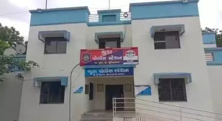 ચુડા: ચૂડા કોર્ટ ચેક રિટર્ન કેસમાં શિક્ષકને 6 માસની સજા ફટકારી ફરિયાદીને વળતર પેટે રૂ. 4.47 લાખ ચૂકવવા હુકમ કર્યો