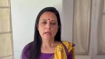 কৃষ্ণনগর ১: দেশের প্রধানমন্ত্রীর বিদেশ ভ্রমণ আবার, নিজের ফেসবুকপেজে এসে দেশের প্রধানমন্ত্রীকে প্রশ্ন সংসদ মহুয়া মৈত্রের