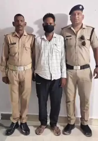 रुद्रपुर: रम्पुरा चौकी पुलिस ने NI एक्ट के मुकदमे में फरार वारंटी को किया गिरफ्तार, चौकी प्रभारी ने दी जानकारी