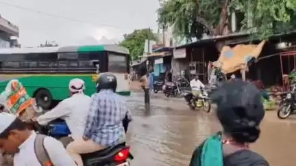 ఎమ్మిగనూరు: ఎమ్మిగనూరు : గోనెగండ్ల ,నందవరం, తదితర మండలంలో మోస్తారు వర్షం.. విత్తు నాటిన రైతులకు ఈ వర్షం రాకతో చిగురించిన ఆశలు...