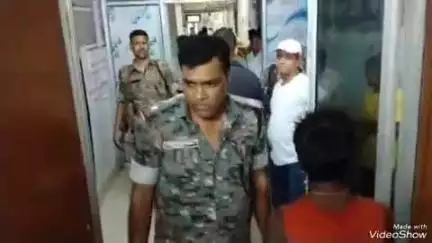 देवघर: कुंडा मोड़ के पास मेडिकल दुकान में अज्ञात अपराधियों ने युवक को मारी गोली, अस्पताल में हुई मौत