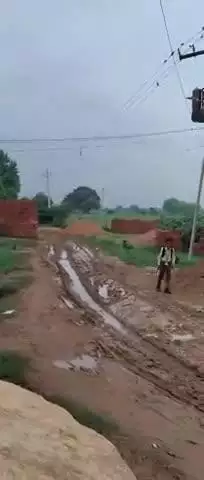 राठ  नगर पालिका वार्ड नंबर 6 लुधियाना पूरा गल्ला मंडी के सामने बच्चों को स्कूल जाने में मैं अत्यधिक परेशानी #Nagar