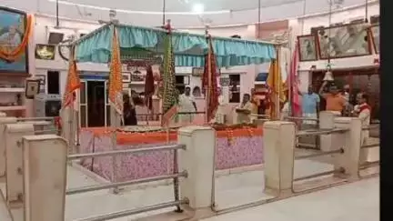 खंडवा नगर: खंडवा के दादाजी धूनी वाले मंदिर में मंगला आरती का भव्य आयोजन