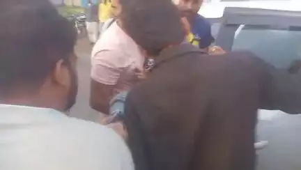 हाटपिपल्या: नेवरी में पेट्रोल पंप के पास वाहन की टक्कर से बाइक सवार घायल, देवास ले जाते समय 10 वर्षीय बालिका की मौत