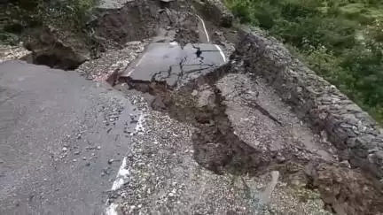 भटवाड़ी: भटवाडी के पास भू-धंसाव के कारण गंगोत्री हाईवे हुआ बंद