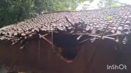 ଚମ୍ପୁଆ: ସରେଇ ଉର୍ତୀ ଟୁଣୁଟୁଣା ଗାଁ ରେ ଦଶରୁ ଅଧିକ ଘର ଭାଗିଂଲେ ଛଵିଶ ଧଳିଆ ହାତୀପଲ