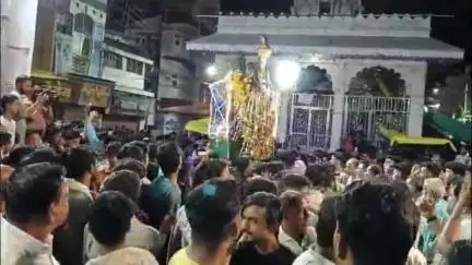 शाजापुर: मोहल्ला लालपुरा से बैंड-बाजों के साथ निकला तहसील के दुलदुल का जुलूस, बड़ी संख्या में समाजजन हुए शामिल